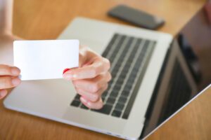 クレジットカードと使い方は同じ？ウルトラペイカードの使い方